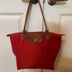 Authentic LONGCHAMP Le pilage. Red. Size: SMALL.